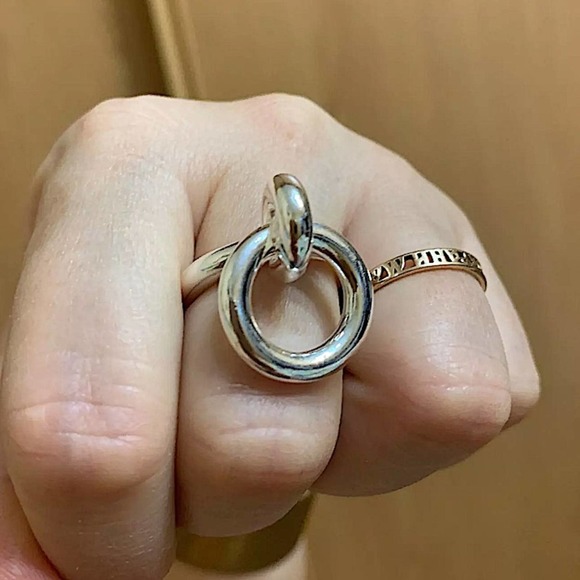 STERLING SILVER INTERLOCKING CIRCLE CHARM MINIMALIST RING - Picture 6 of 13